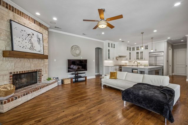 309 Black Walnut Drive, Garland, TX 75044