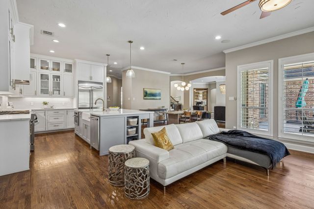 309 Black Walnut Drive, Garland, TX 75044