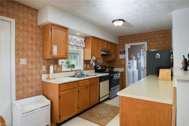 3841 West Avenue C, Greensboro, NC 27407