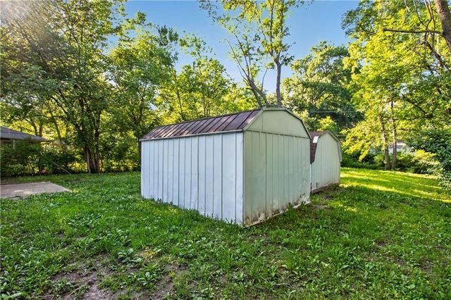 8212 E 111th Terrace, Kansas City, MO 64134