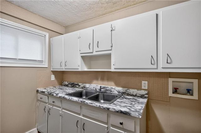 8212 E 111th Terrace, Kansas City, MO 64134
