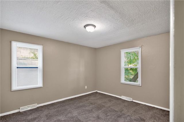 8212 E 111th Terrace, Kansas City, MO 64134