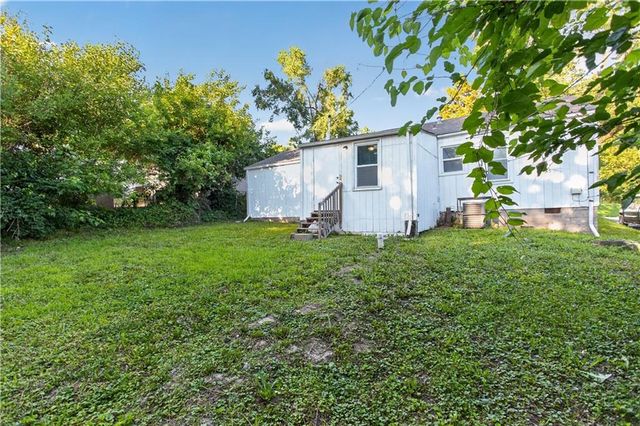 8212 E 111th Terrace, Kansas City, MO 64134