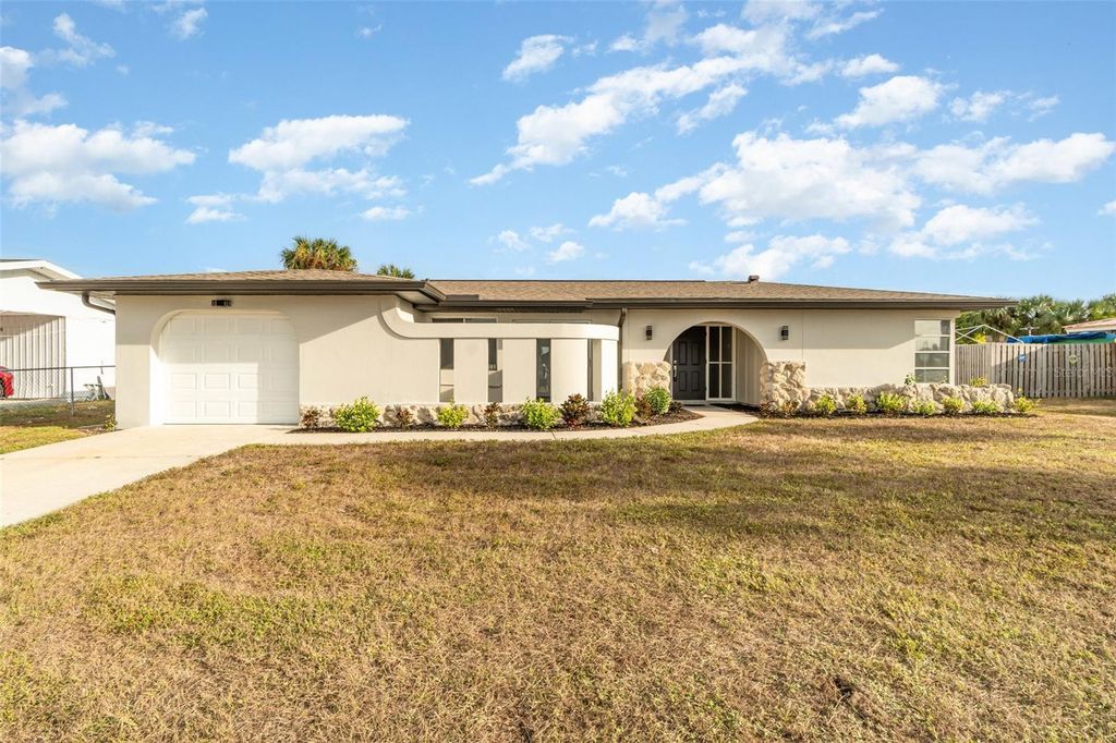 Image 1 of property listing at 1247 PRICE CIRCLE NW, Port Charlotte, FL 33948
