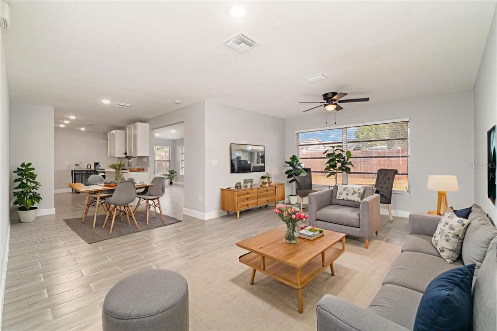 Image 2 of property listing at 1247 PRICE CIRCLE NW, Port Charlotte, FL 33948