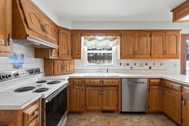 1624 ST CHRISTOPHER COURT, Green Bay, WI 54304