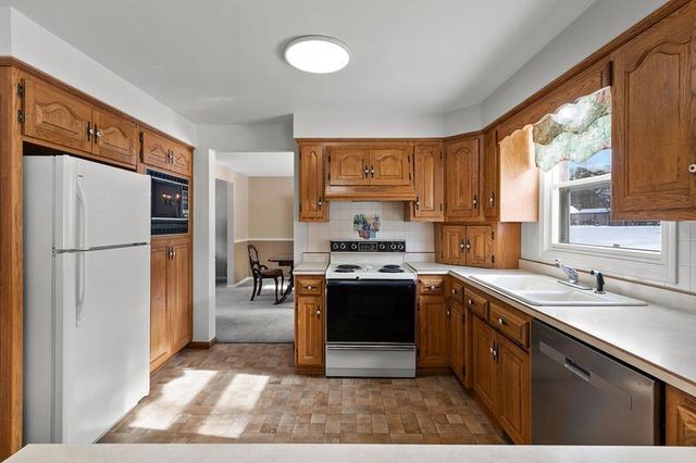 1624 ST CHRISTOPHER COURT, Green Bay, WI 54304