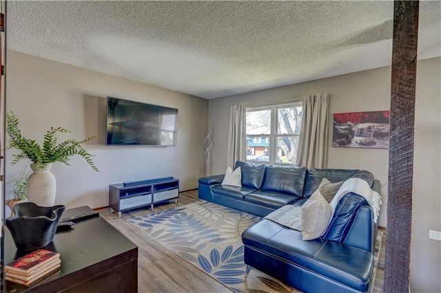 2204 Keystone Place, Blue Springs, MO 64014