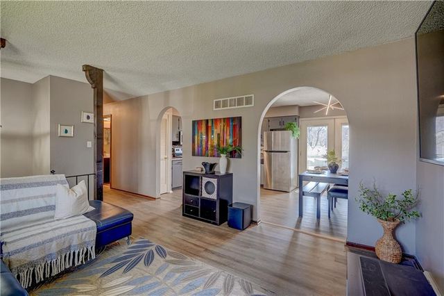 2204 Keystone Place, Blue Springs, MO 64014