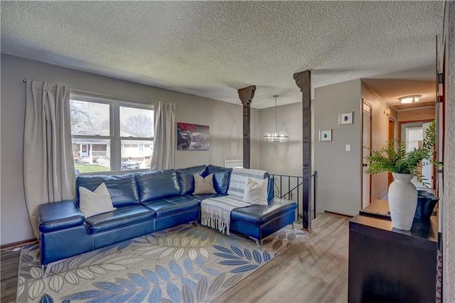 2204 Keystone Place, Blue Springs, MO 64014