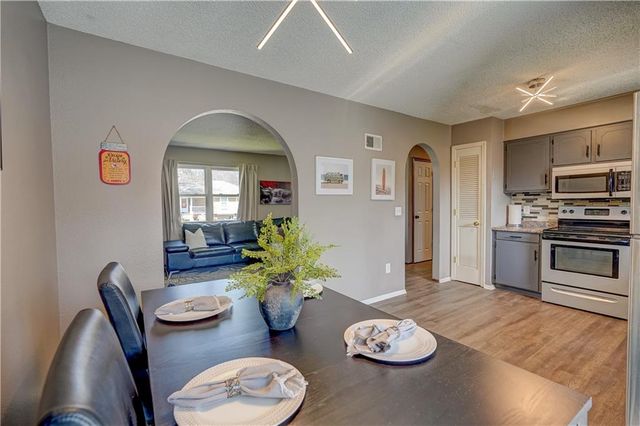 2204 Keystone Place, Blue Springs, MO 64014