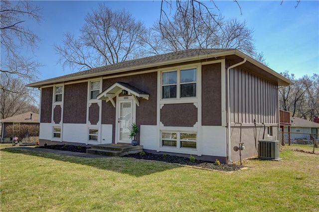 2204 Keystone Place, Blue Springs, MO 64014