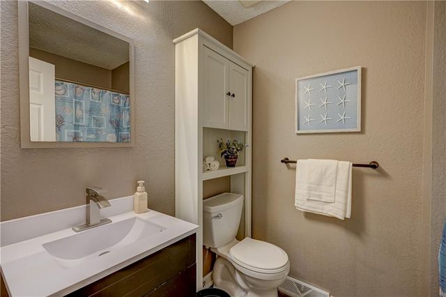 2204 Keystone Place, Blue Springs, MO 64014