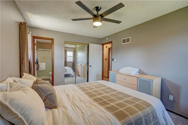 2204 Keystone Place, Blue Springs, MO 64014