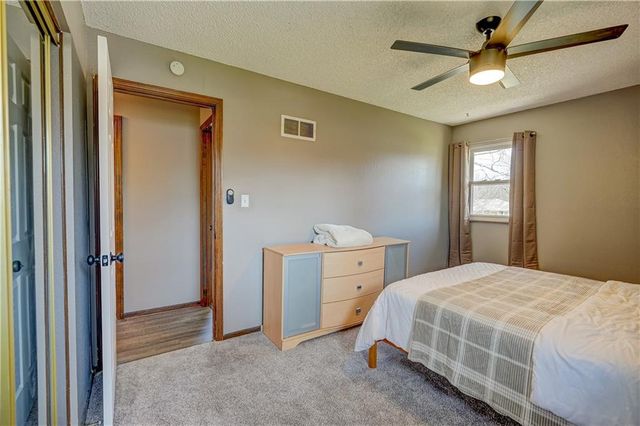 2204 Keystone Place, Blue Springs, MO 64014