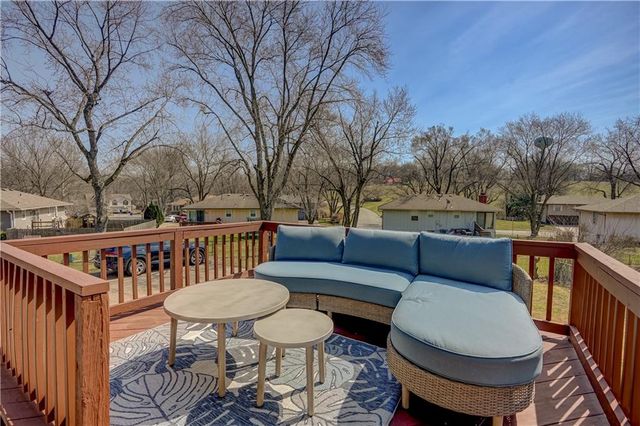 2204 Keystone Place, Blue Springs, MO 64014