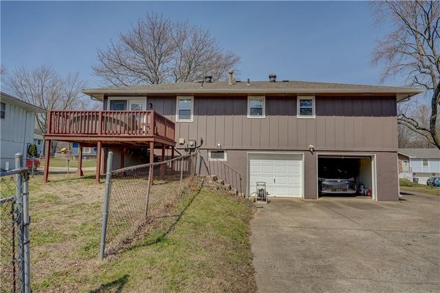 2204 Keystone Place, Blue Springs, MO 64014