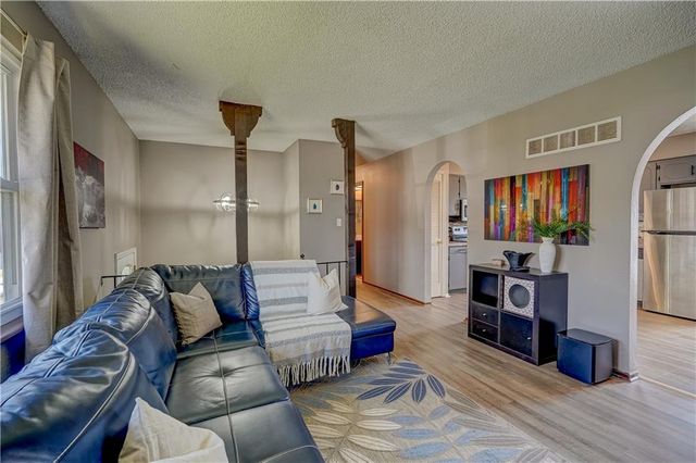 2204 Keystone Place, Blue Springs, MO 64014