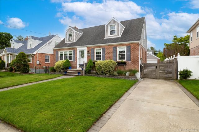 1714 Broadway, New Hyde Park, NY 11040