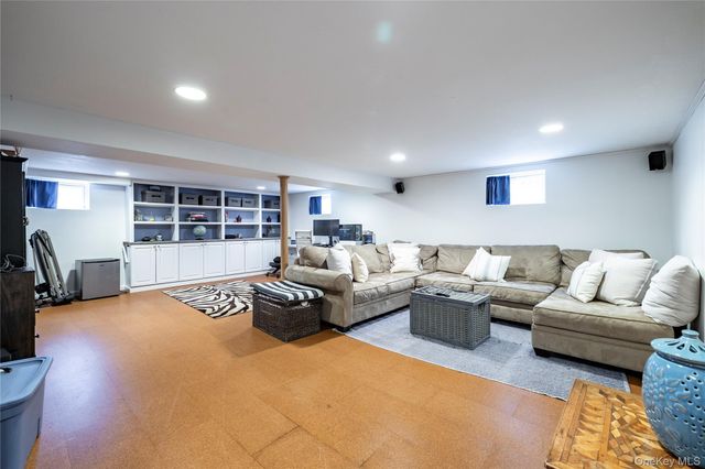 1714 Broadway, New Hyde Park, NY 11040