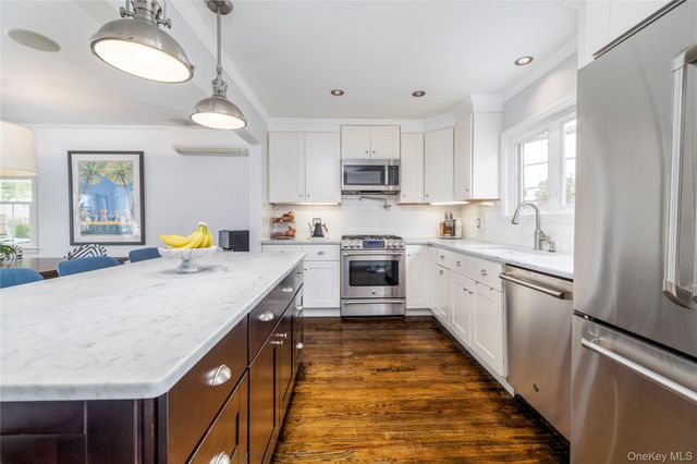 1714 Broadway, New Hyde Park, NY 11040