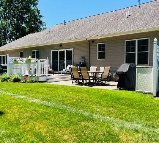 283 Carriage Path Court, Webster, NY 14580