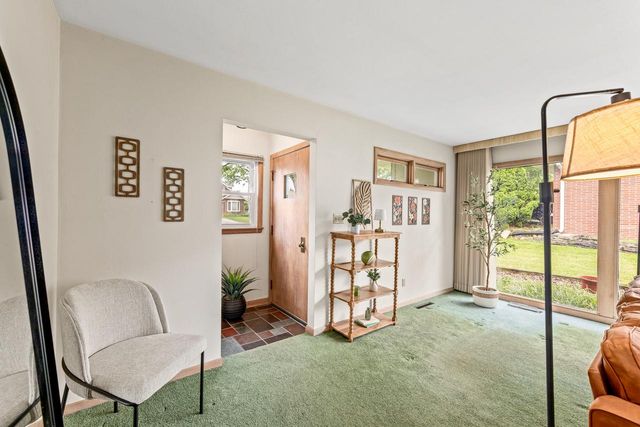 11307 W Garfield AVENUE, Wauwatosa, WI 53226
