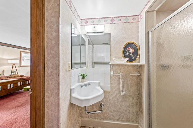 11307 W Garfield AVENUE, Wauwatosa, WI 53226