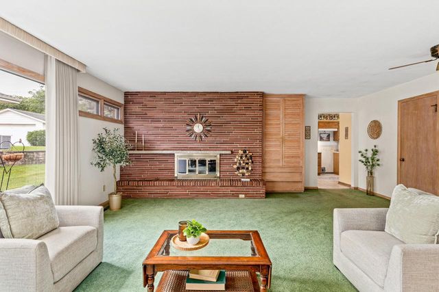 11307 W Garfield AVENUE, Wauwatosa, WI 53226