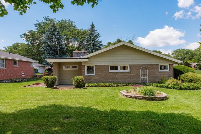 11307 W Garfield AVENUE, Wauwatosa, WI 53226