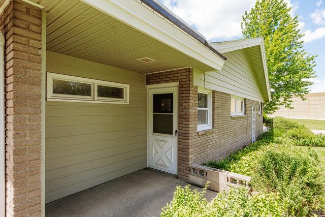 11307 W Garfield AVENUE, Wauwatosa, WI 53226