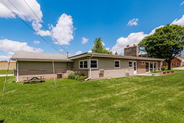11307 W Garfield AVENUE, Wauwatosa, WI 53226