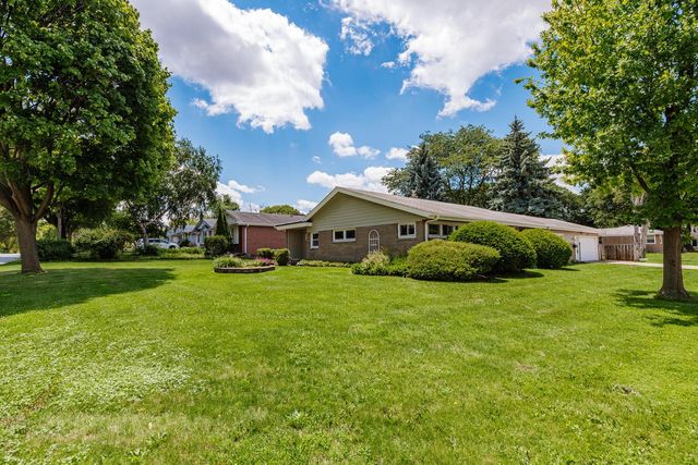 11307 W Garfield AVENUE, Wauwatosa, WI 53226