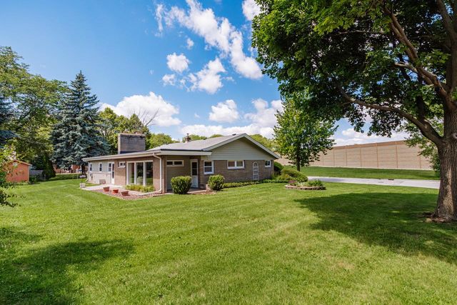 11307 W Garfield AVENUE, Wauwatosa, WI 53226