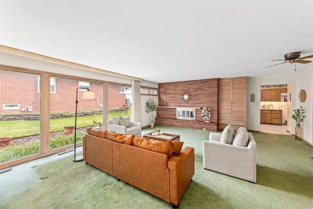 11307 W Garfield AVENUE, Wauwatosa, WI 53226