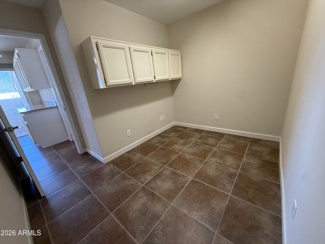 1301 E Rowlands Lane, Phoenix, AZ 85022