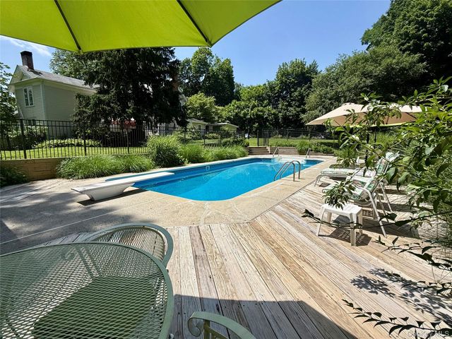 90 Quaker Avenue, Cornwall, NY 12518