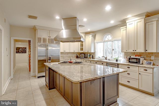 2 WILDERNESS DR, Medford, NJ 08055