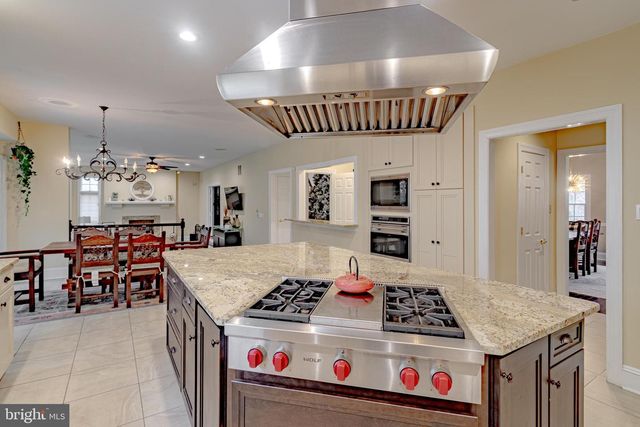 2 WILDERNESS DR, Medford, NJ 08055