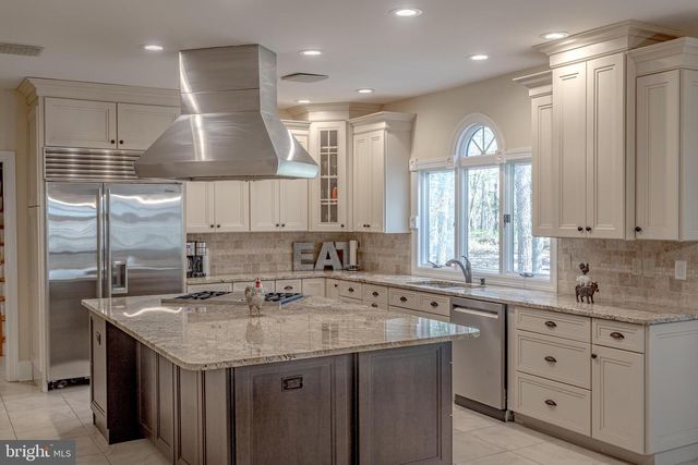 2 WILDERNESS DR, Medford, NJ 08055