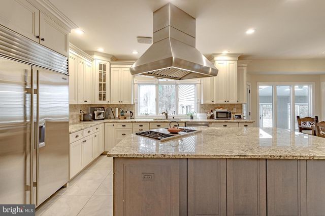 2 WILDERNESS DR, Medford, NJ 08055