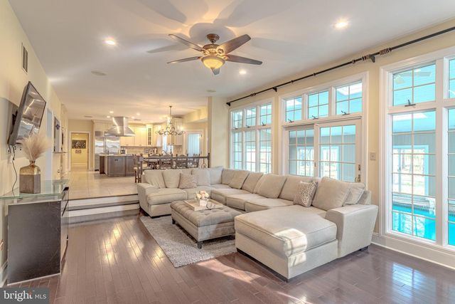 2 WILDERNESS DR, Medford, NJ 08055