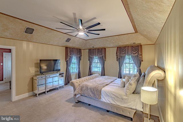 2 WILDERNESS DR, Medford, NJ 08055