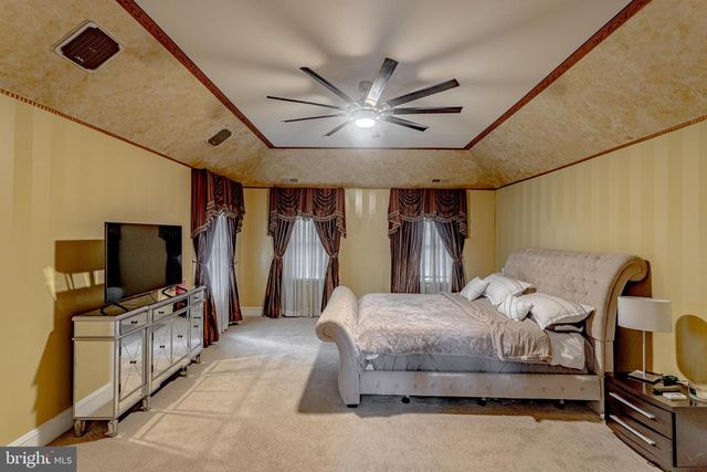 2 WILDERNESS DR, Medford, NJ 08055