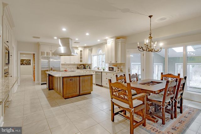 2 WILDERNESS DR, Medford, NJ 08055