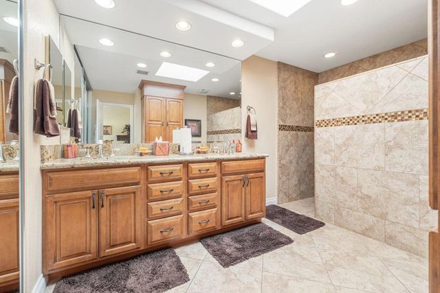 175 Las Lomas, Palm Desert, CA 92260