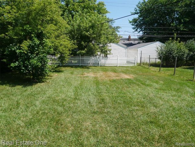 3876 Greenfield Road, Berkley, MI 48072