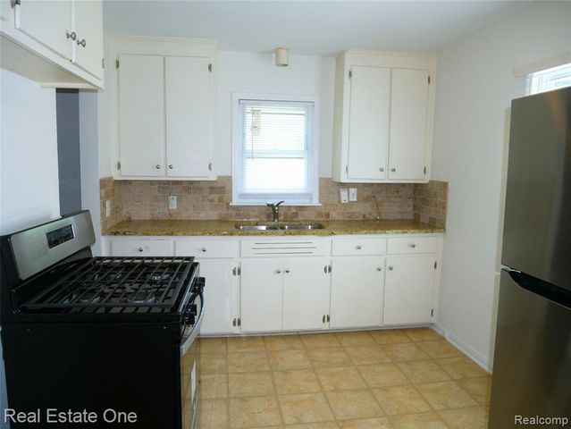 3876 Greenfield Road, Berkley, MI 48072