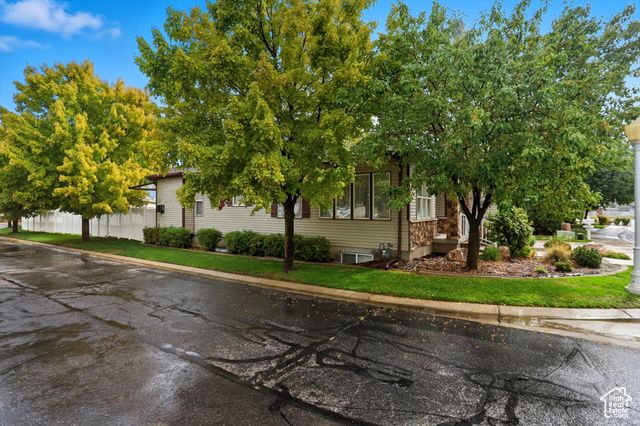 4602 S HATHAWAY DR, Roy, UT 84067