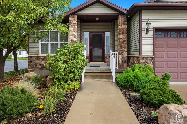 4602 S HATHAWAY DR, Roy, UT 84067